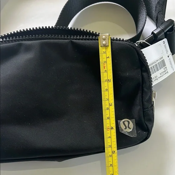 Lululemon Everywhere Belt Bag - Picture 4 of 12